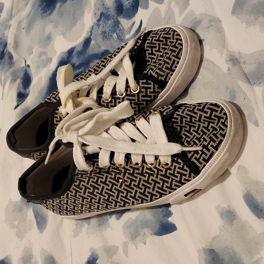 Tommy Hilfiger Logo Canvas Fashion Sneakers